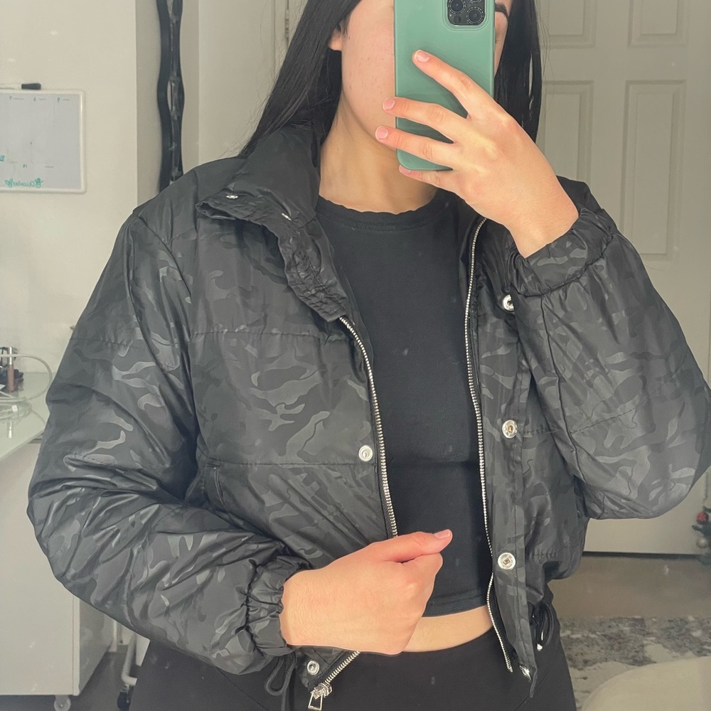 Cropped Black Camo Puffer Jacket - Picture 5 of 6